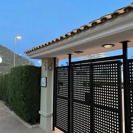 En Urbanizacion - Sofisticado Y Tranquilo Apartment *
